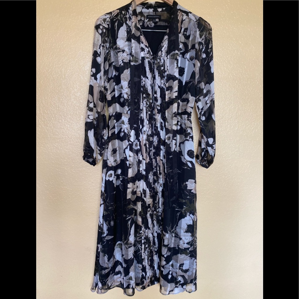 ❌SOLD❌ Banana Republic midi neck tie dress XS - Picture 4 of 8